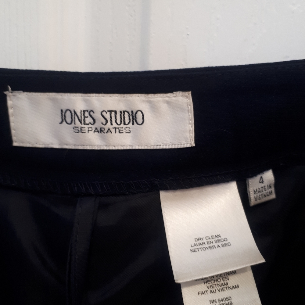 Size 4 Jones Studio lined navy blue dress pants.